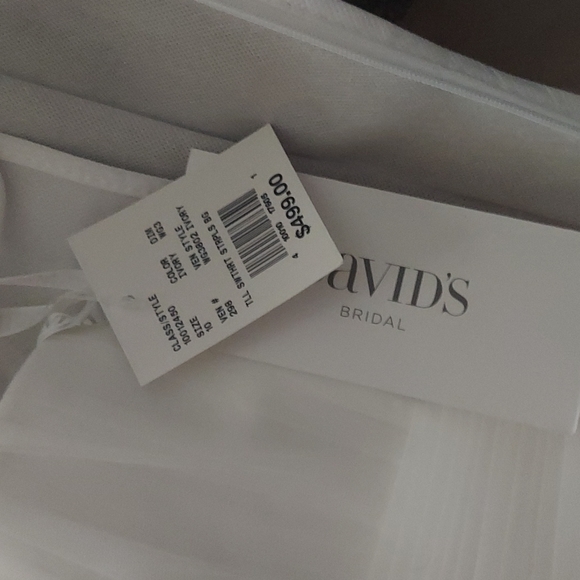 Davids Bridal Wedding Dress - Picture 4 of 7